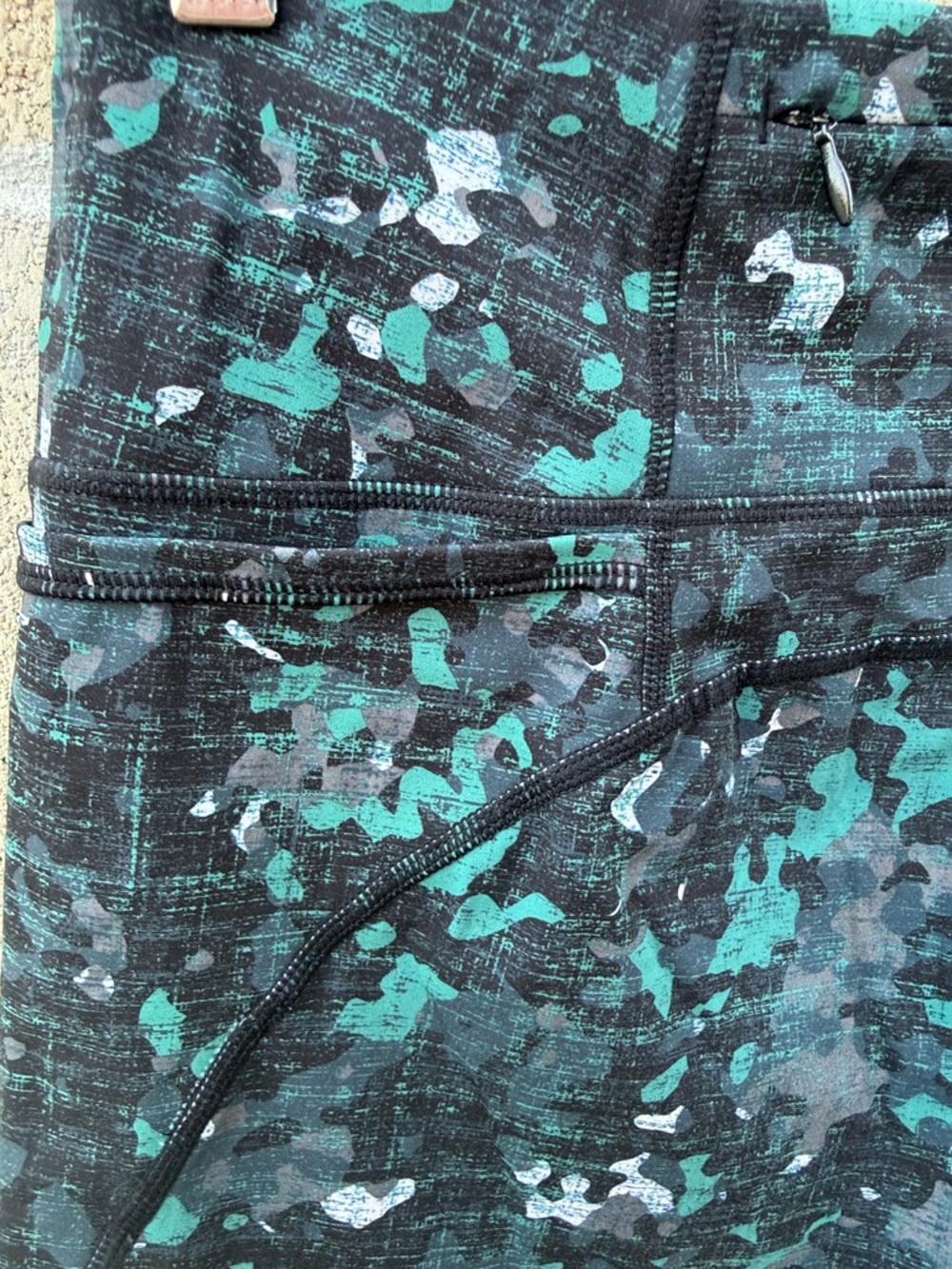Sweaty Betty Black & Teal Camouflage High-Rise Leggings - Picture 12 of 12